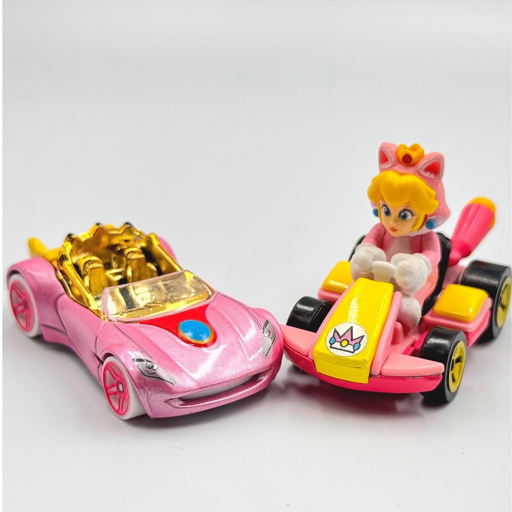 Hot Wheels Cat Peach Mario Kart and Princess Peach Character Car Pair Pink Gold